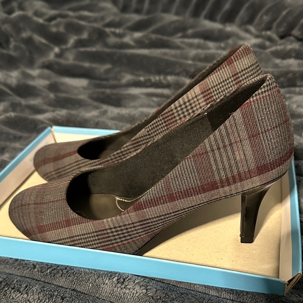 Comfort Plus by Predictions Plaid Heels